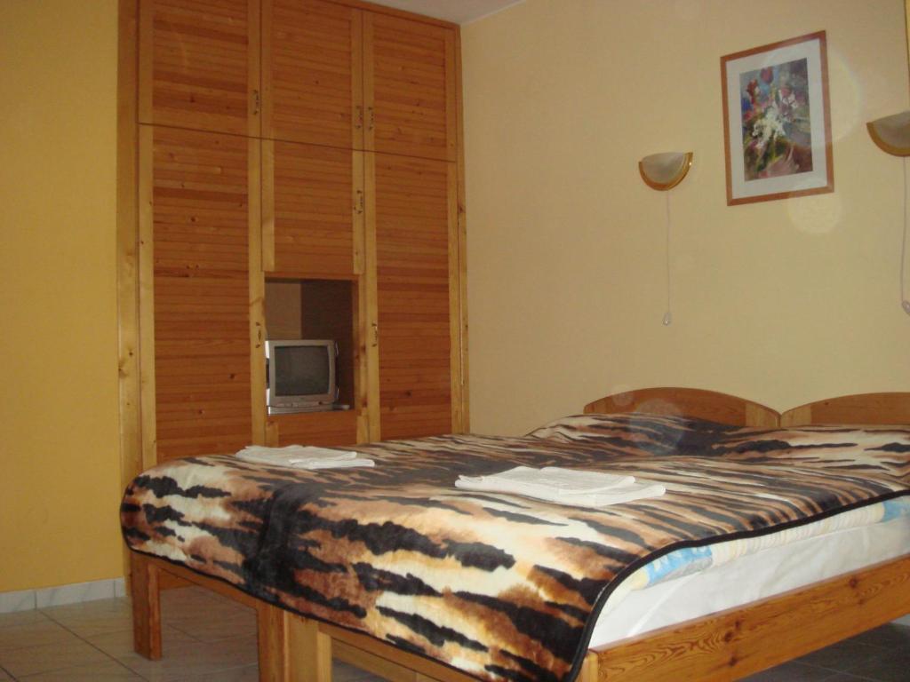 Roza Hotel Es Apartmanhaz Esztergom Room photo